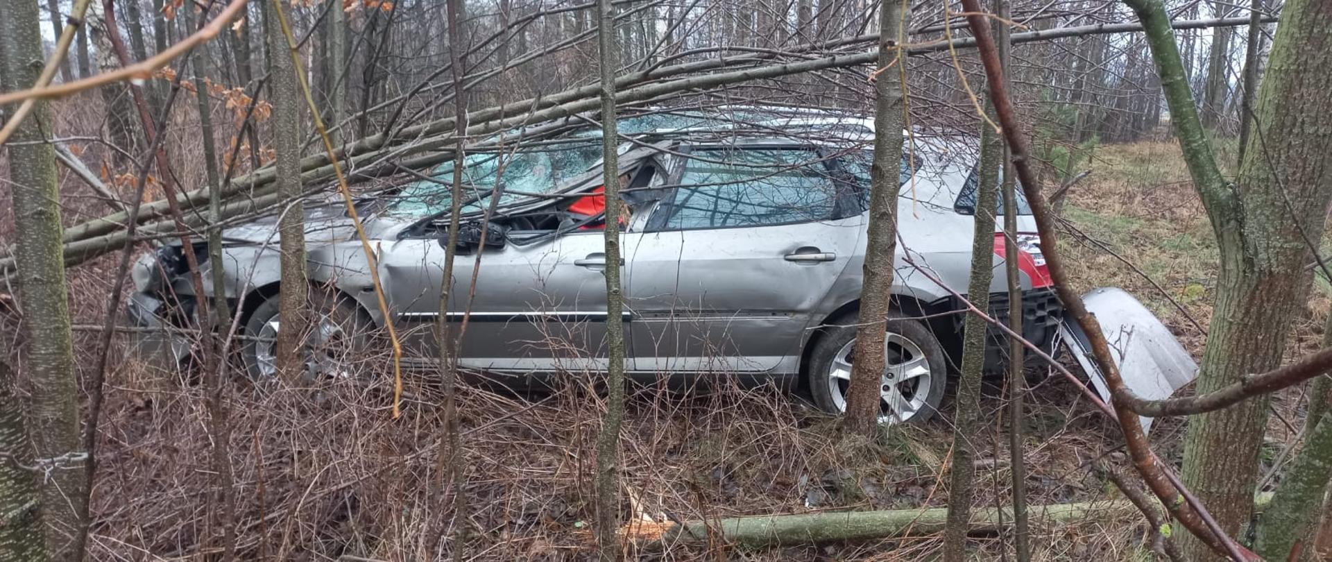 wypadek z udziałem samochodu osobowego i ciągnika rolniczego