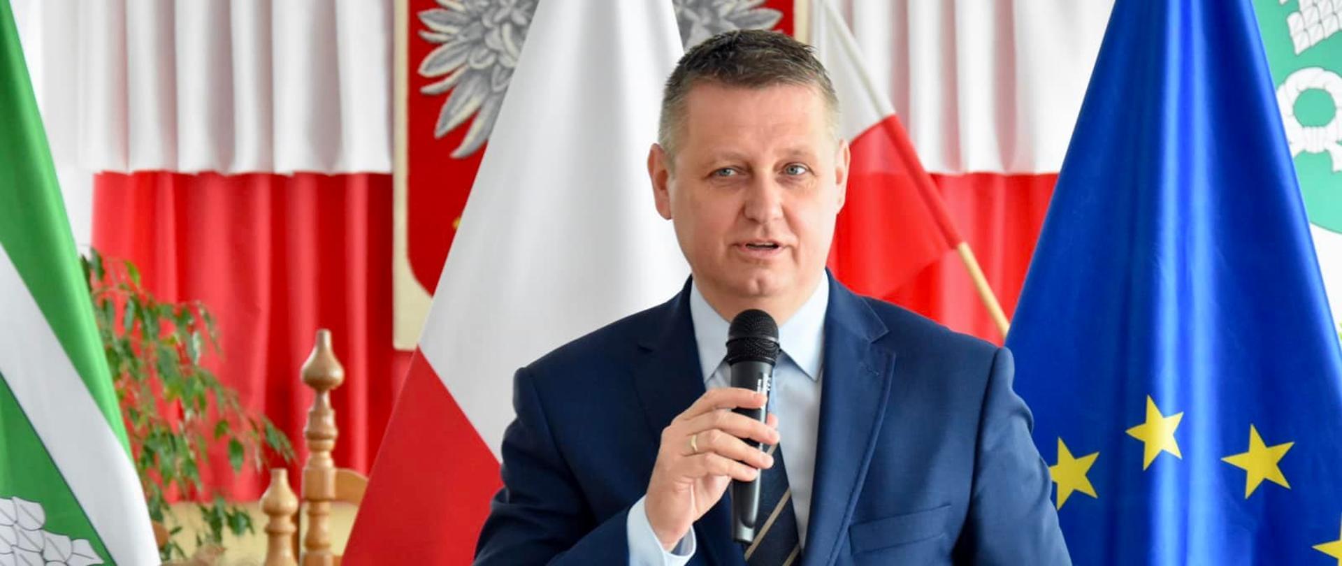 Gmina Głowaczów - wręczenie nagród beneficjentom projektu grantowego „Wsparcia dzieci z rodzin pegeerowskich w rozwoju cyfrowym Granty PPGR” w ramach Programu Operacyjna Cyfrowa Polska.