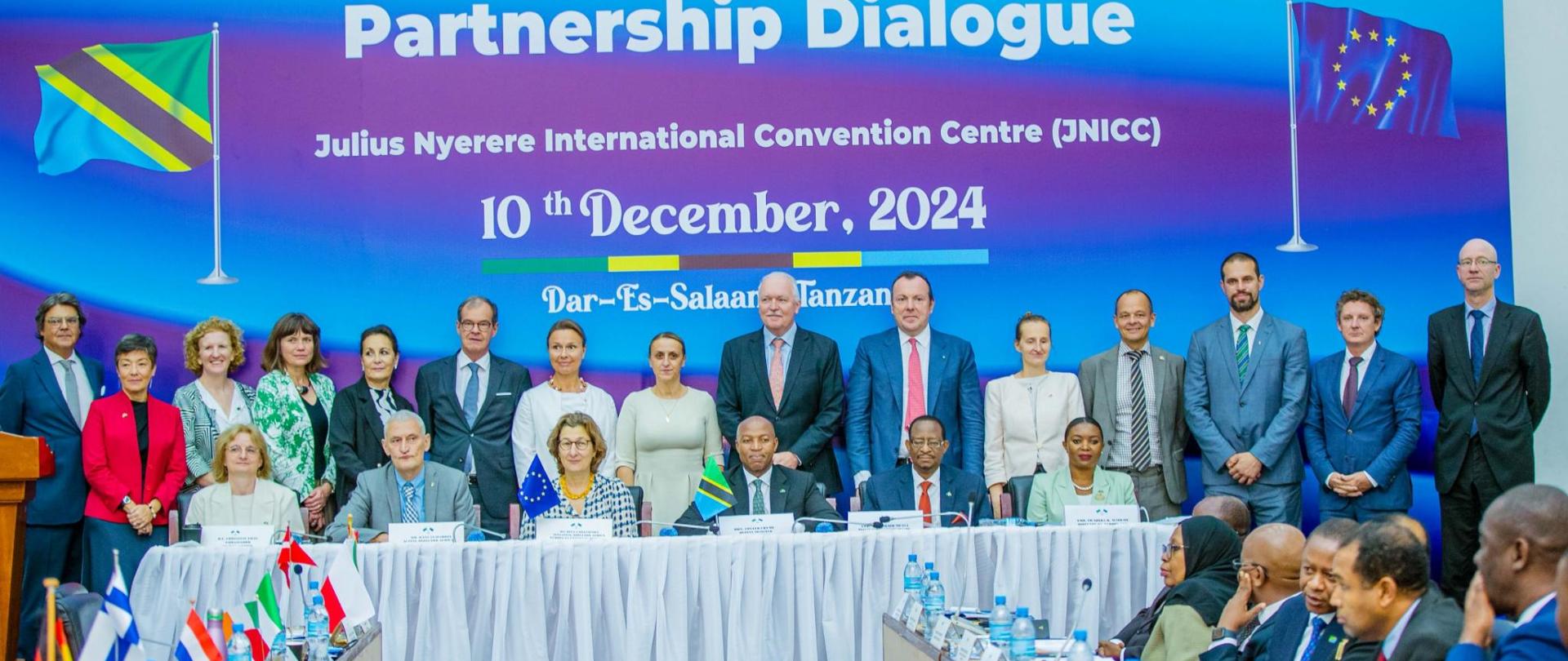 Pierwszy Dialog Partnerski Unia Europejska-Tanzania na mocy umowy z Samoa, 10 grudnia 2024, family photo - uczestnicy po stronie unijnej