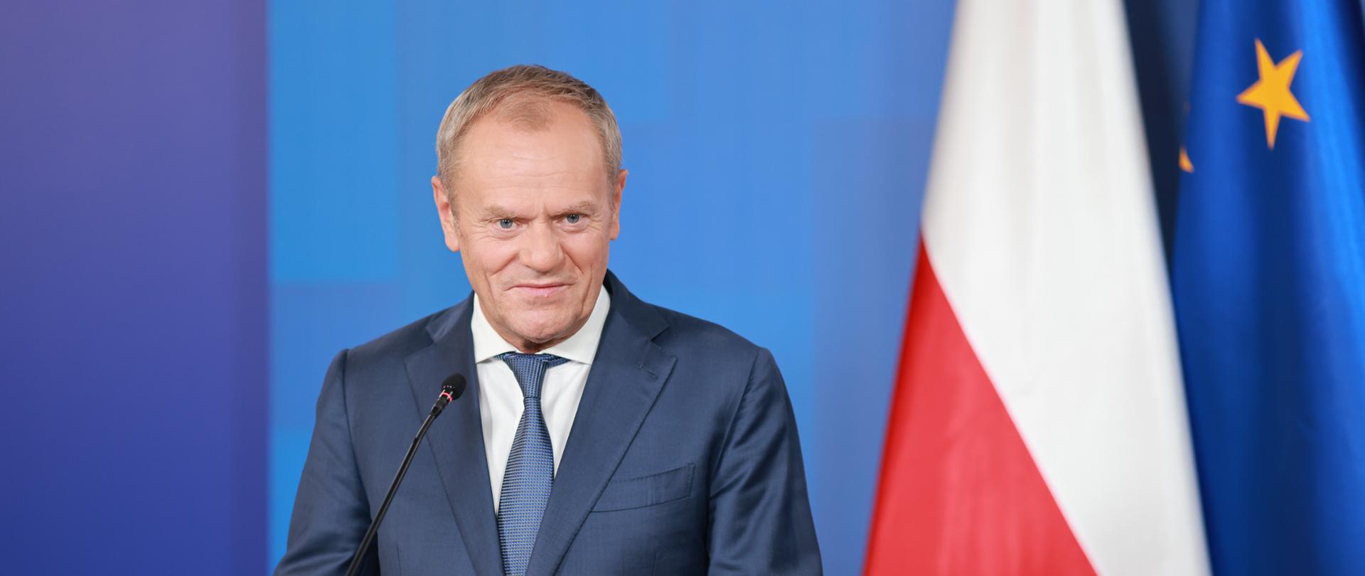 premier donald tusk podczas konferencji prasowej po szczycie re 