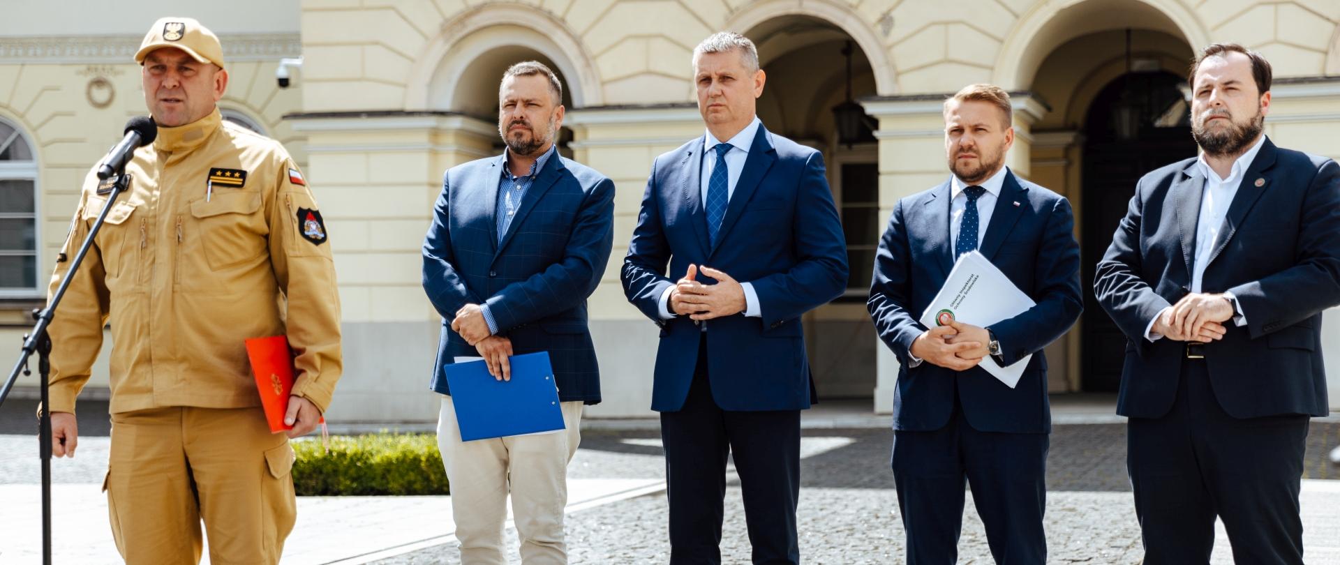 Briefing prasowy dotyczący pożaru składowiska odpadów na terenie sortowni w Nowym Miszewie