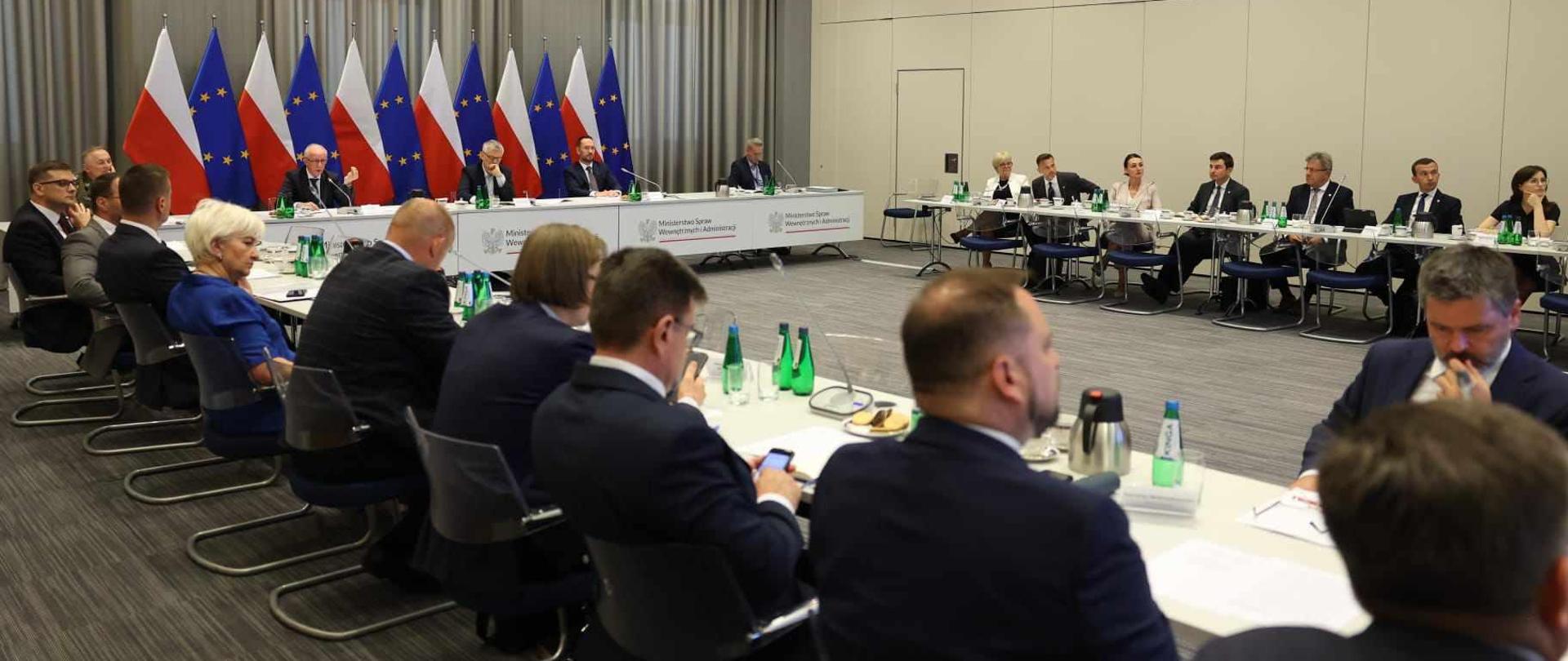 Spotkanie ministra spraw wewnętrznych i administracji Tomasza Siemoniaka z wojewodami z całego kraju. 
