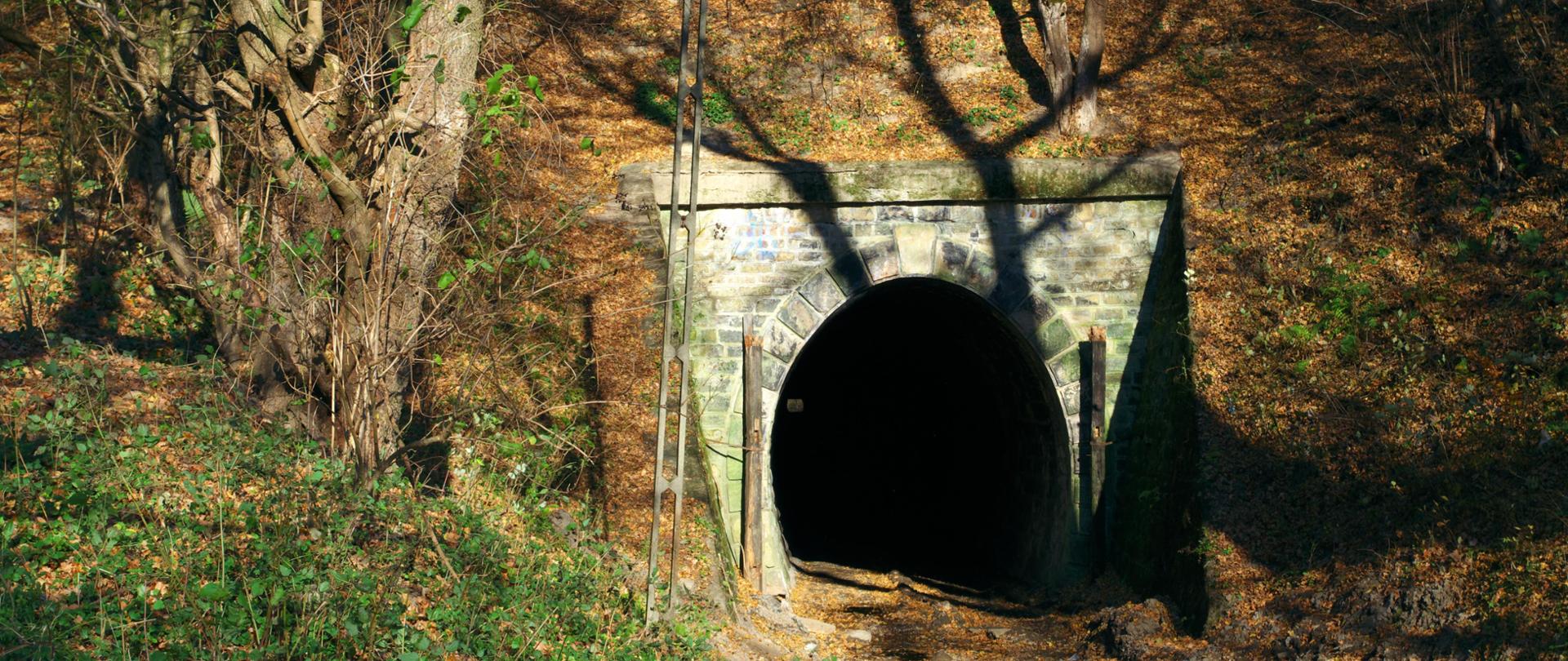 Tunel w Szklarach