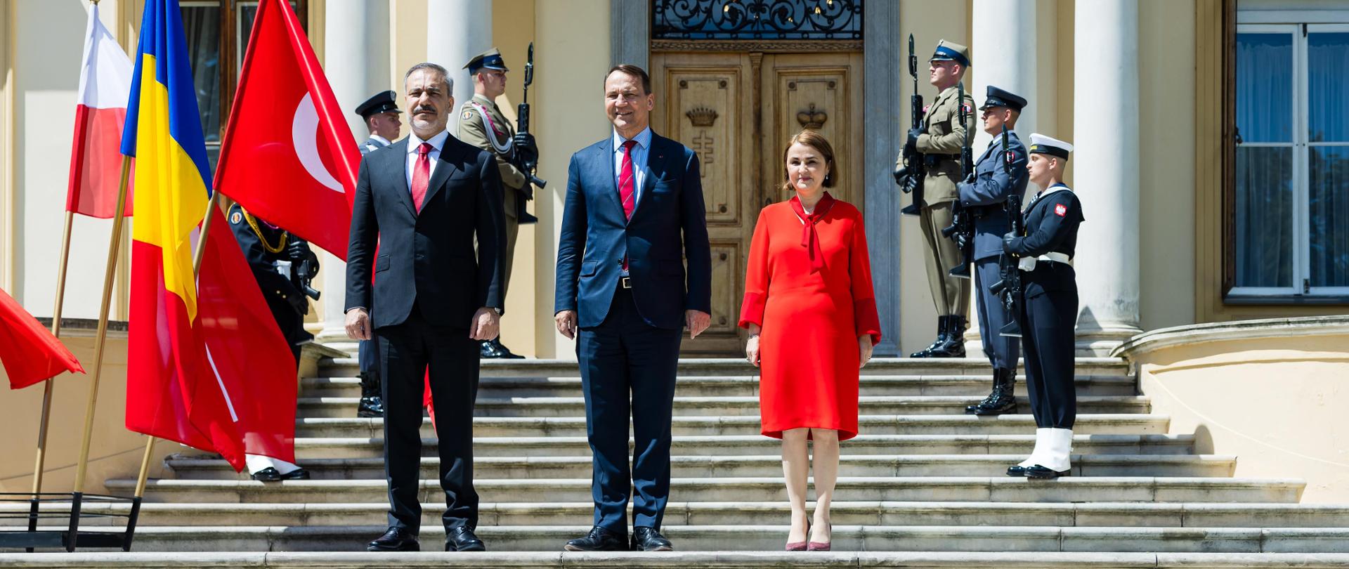 Minister Radosław Sikorski spotkał się z Ministrą Luminitą Odobescu i Ministrem Hakanem Fidan.