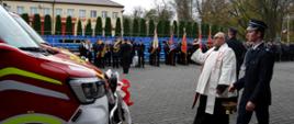 Uroczysty apel z okazji przekazania samochodów dla jednostek Ochotniczych Straży Pożarnych z terenu gminy Bejsce 