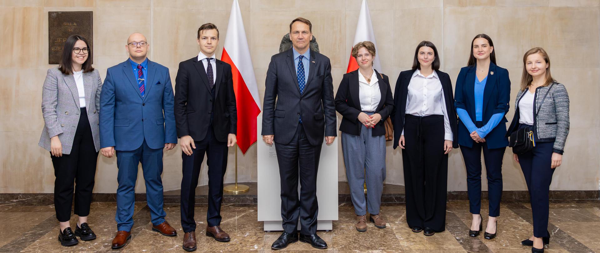 Minister Radosław Sikorski wziął udział w spotkaniu z ukraińskimi studentami Kolegium Europejskiego w Natolinie