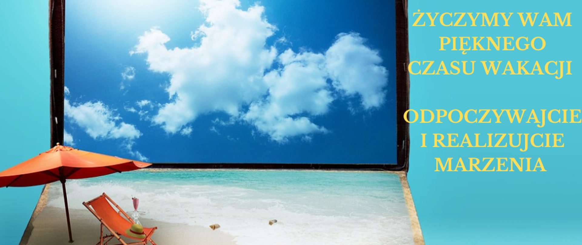 obraz starej walizki przypominającej formą laptopa. Leżak, parasol, piasek i błękitne niebo przypominają, że trwają wakacje. Po prawej stronie napis życzymy Wam pięknego czasu wakacji odpoczywajcie i realizujcie marzenia.