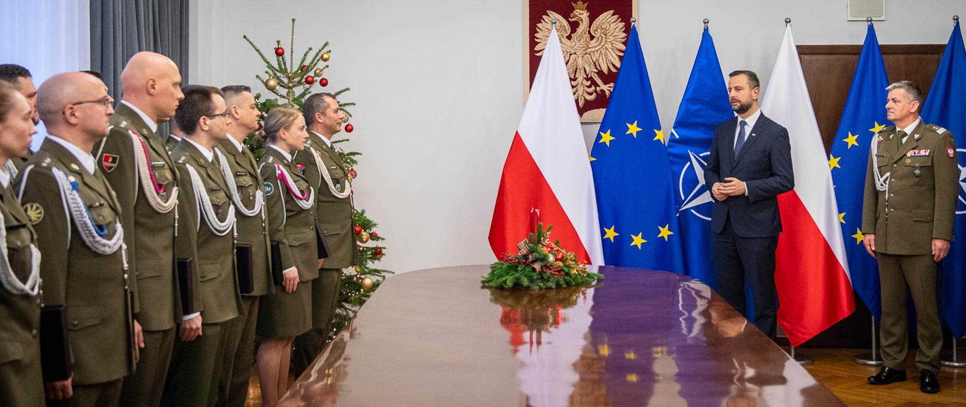 Wręczenia aktów mianowania żołnierzom CWZS oraz wyróżnień dla żołnierzy operacji Feniks. Fot. st. kpr. Wojciech Król
