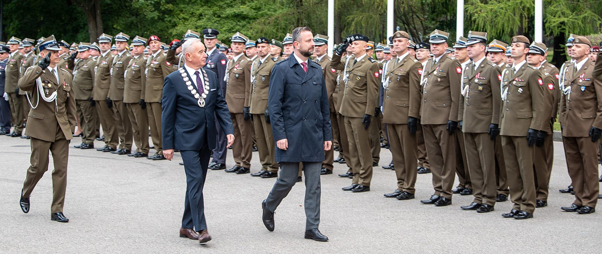 1 października 2024 r. Władysław Kosiniak-Kamysz, wicepremier-minister obrony narodowej wziął udział w uroczystym apelu inaugurującym rok akademicki 2024/2025 na Akademii Sztuki Wojennej. Fot. Maciej Nędzyński/CO MON