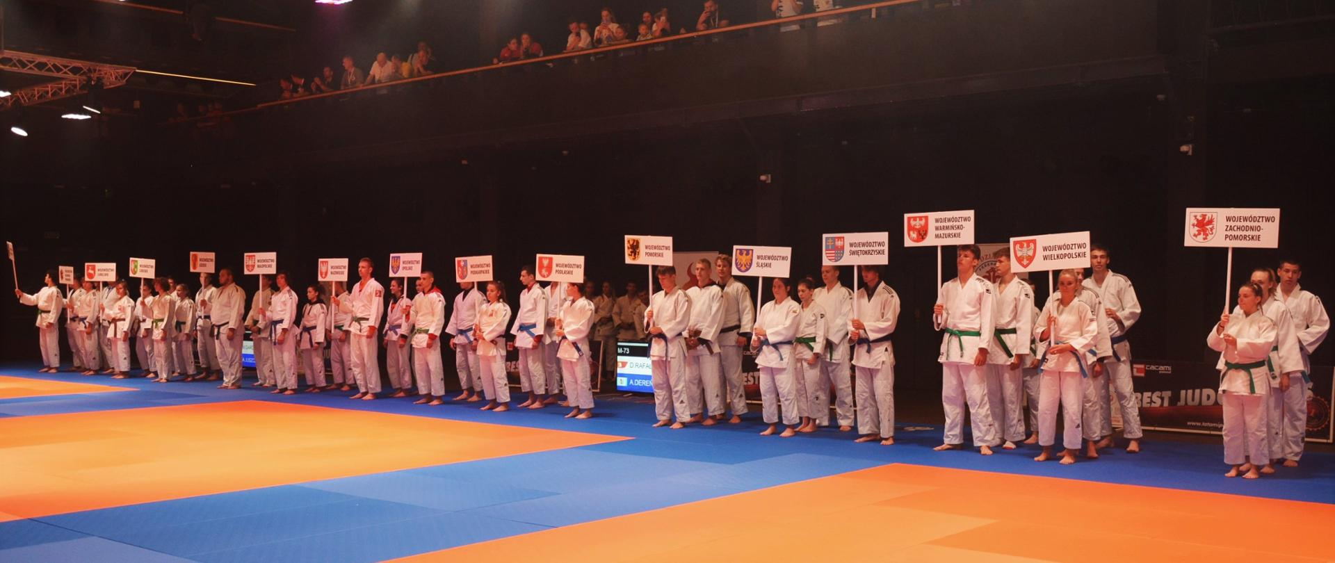 Zdjęcie przedstawia zawodników Judo w ramach XXIV Ogólnopolskiej Olimpiady Młodzieży w Judo