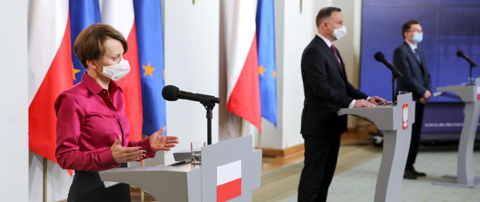 Deputy Prime Minister Jadwiga Emilewicz and President Andrzej Duda during conference