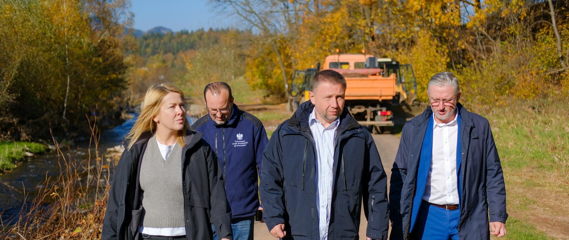 minister marcin kierwińcki na terenach popowodziowych