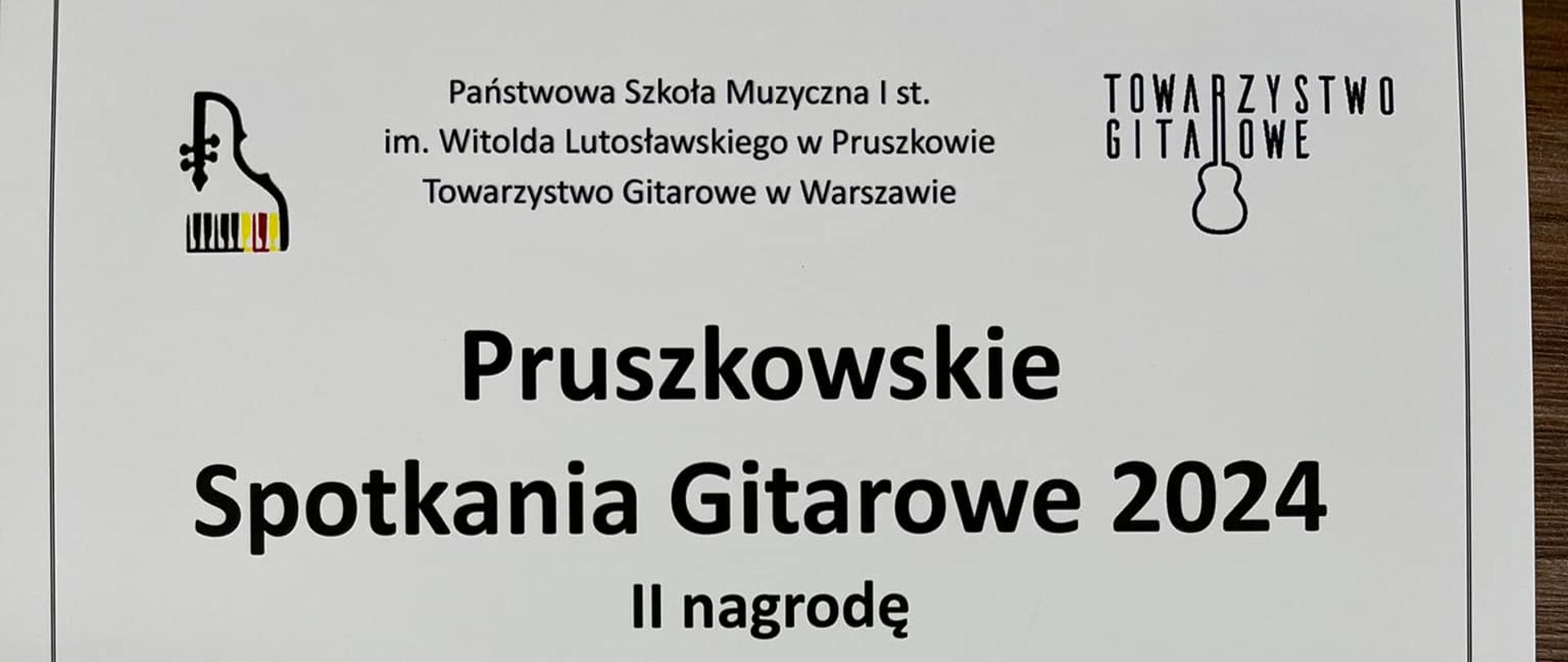 Na białym tle czarne litery i rysunek gitary