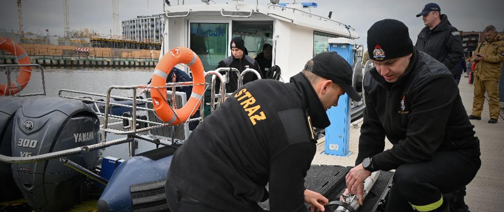 Ćwiczenia na wodzie Specjalistycznej Grupy Sonarowej Kościerzyna i policjantów z Komisariatu Wodnego Policji w Gdańsku