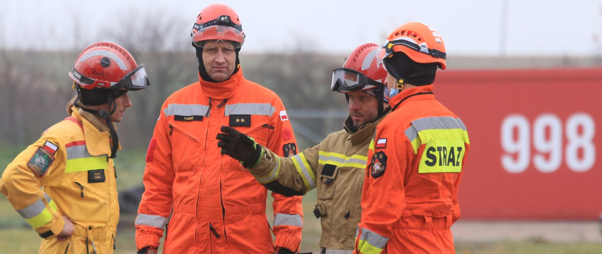 14 Druhów OSP z powiatu łomżyńskiego wzięło udział w szkoleniu z działań poszukiwawczo - ratowniczych realizowanych przez KSRG w zakresie podstawowym - instruktorzy podczas szkolenia