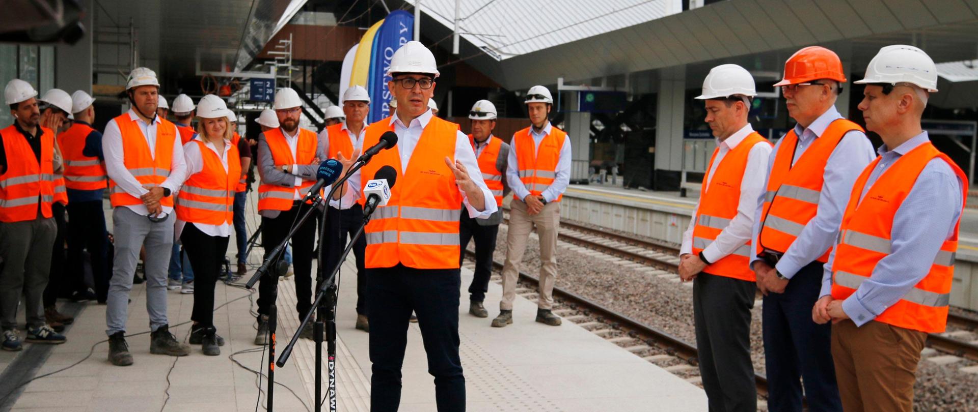 Od czerwca więcej połączeń w wakacyjnym rozkładzie jazdy. Warszawa Zachodnia już ze wszystkimi peronami