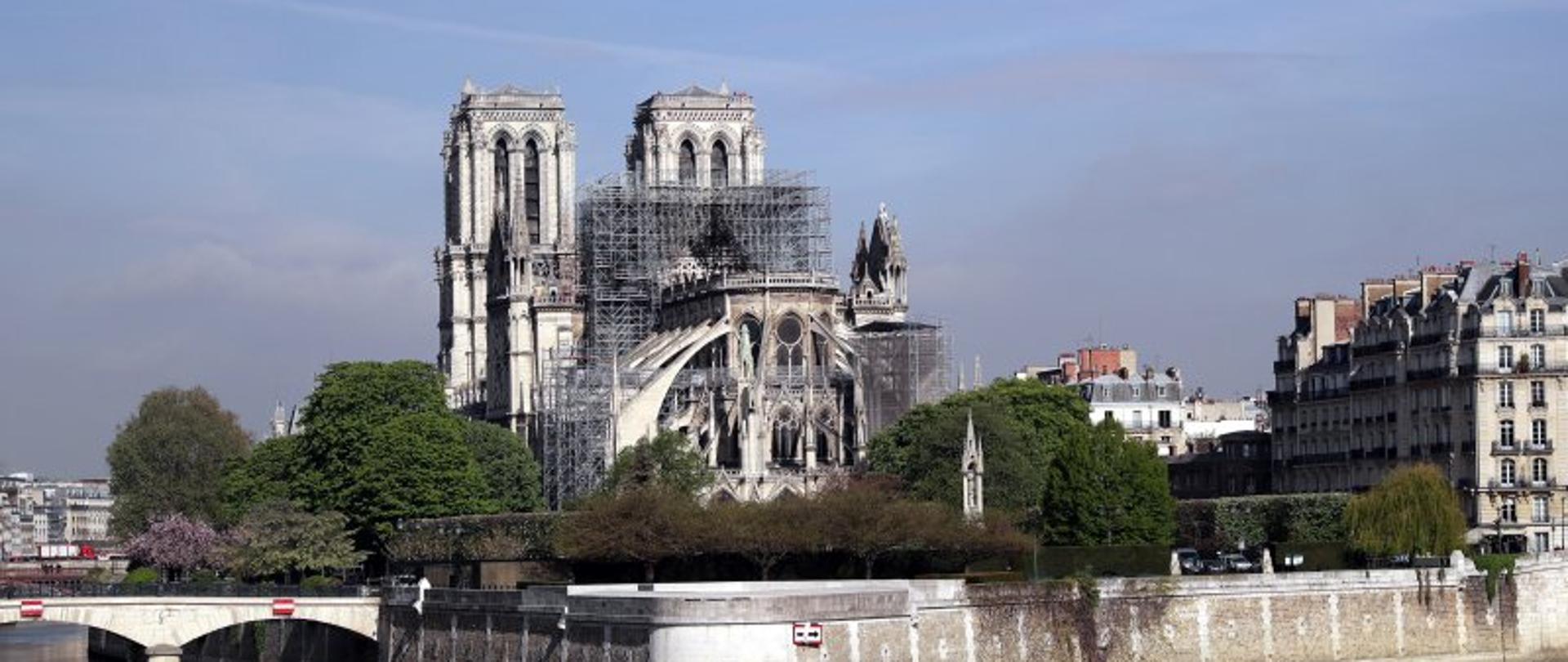 Notre Dame w Paryżu, fot. PAP/EPA/CHRISTOPHE PETIT TESSON