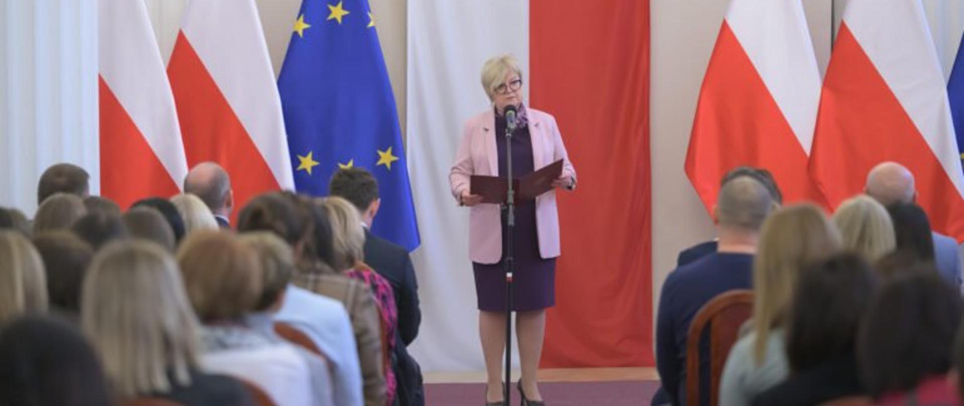 Wojewoda podkarpacki Teresa Kubas-Hul podczas konferencji o bezpieczeństwie w sieci