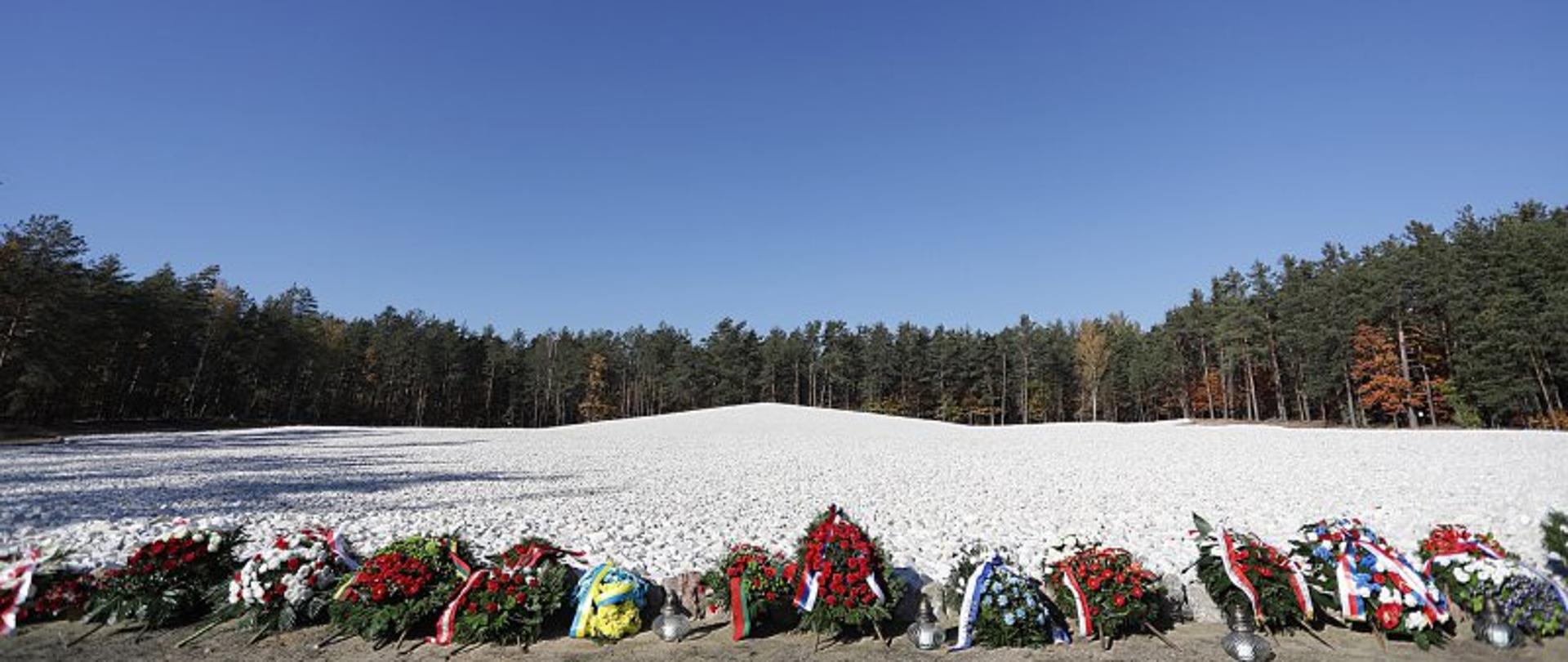 Miejsca pamięci na terenie byłego niemieckiego nazistowskiego obozu zagłady w Sobiborze
