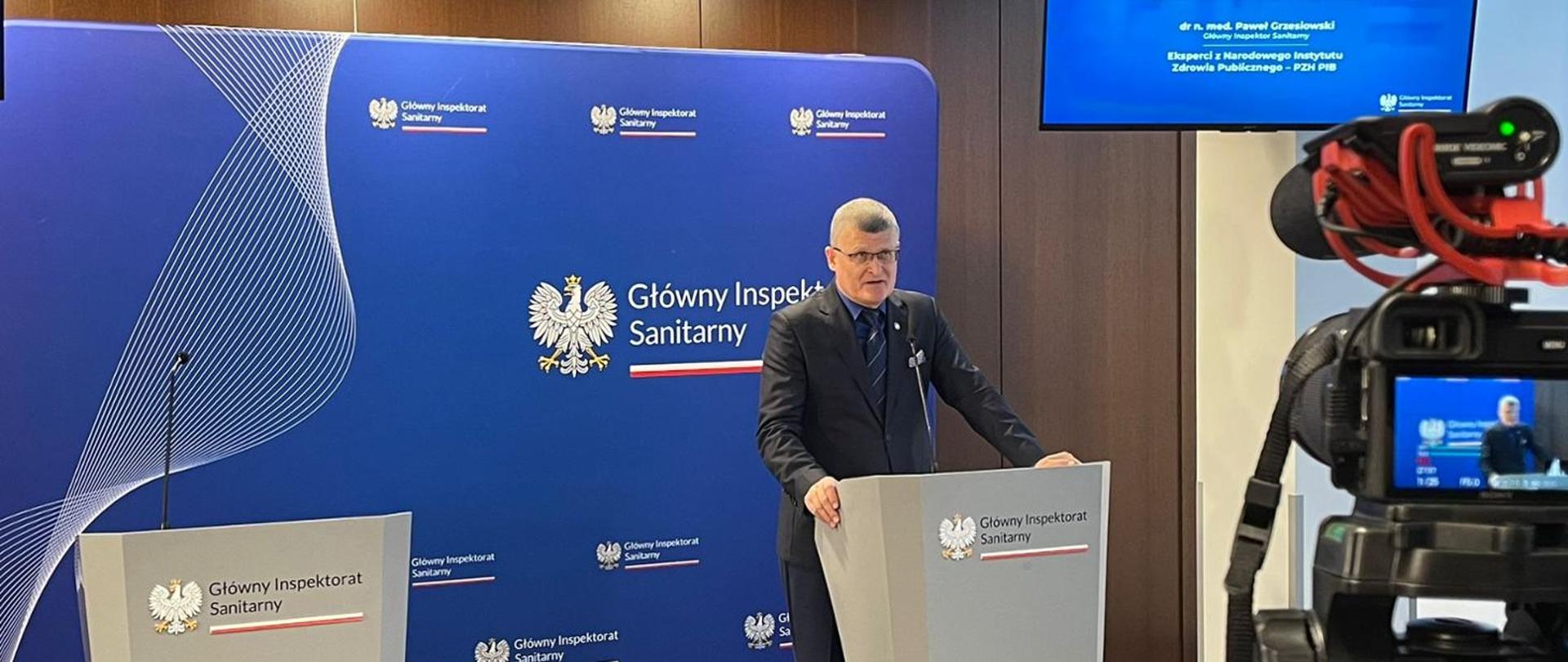 Główny Inspektor Sanitarny, Paweł Grzesiowski podczas konferencji w Warszawie