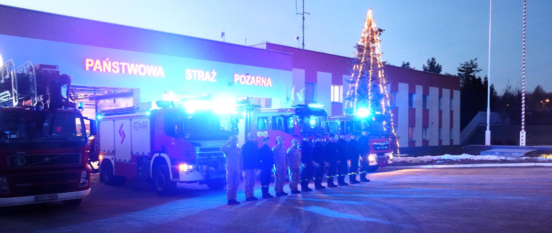 Strażacy w hołdzie tragicznie zmarłemu ratownikowi medycznemu.