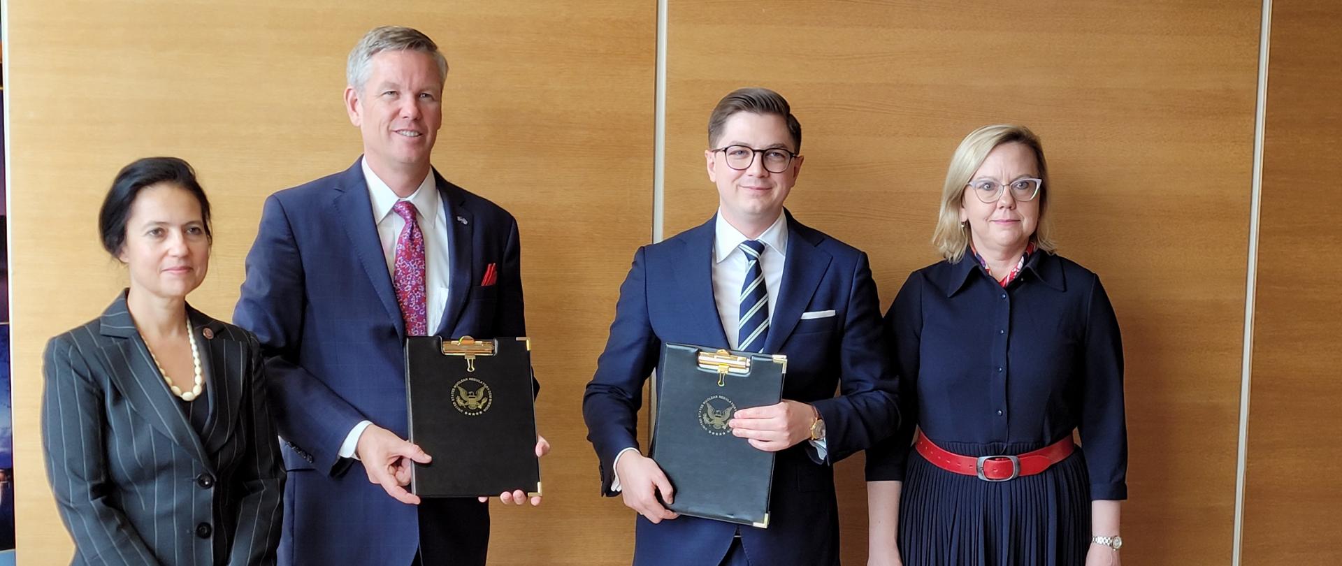 Signing of an agreement on cooperation in the field of nuclear safety by the heads of the Polish and American regulatory body