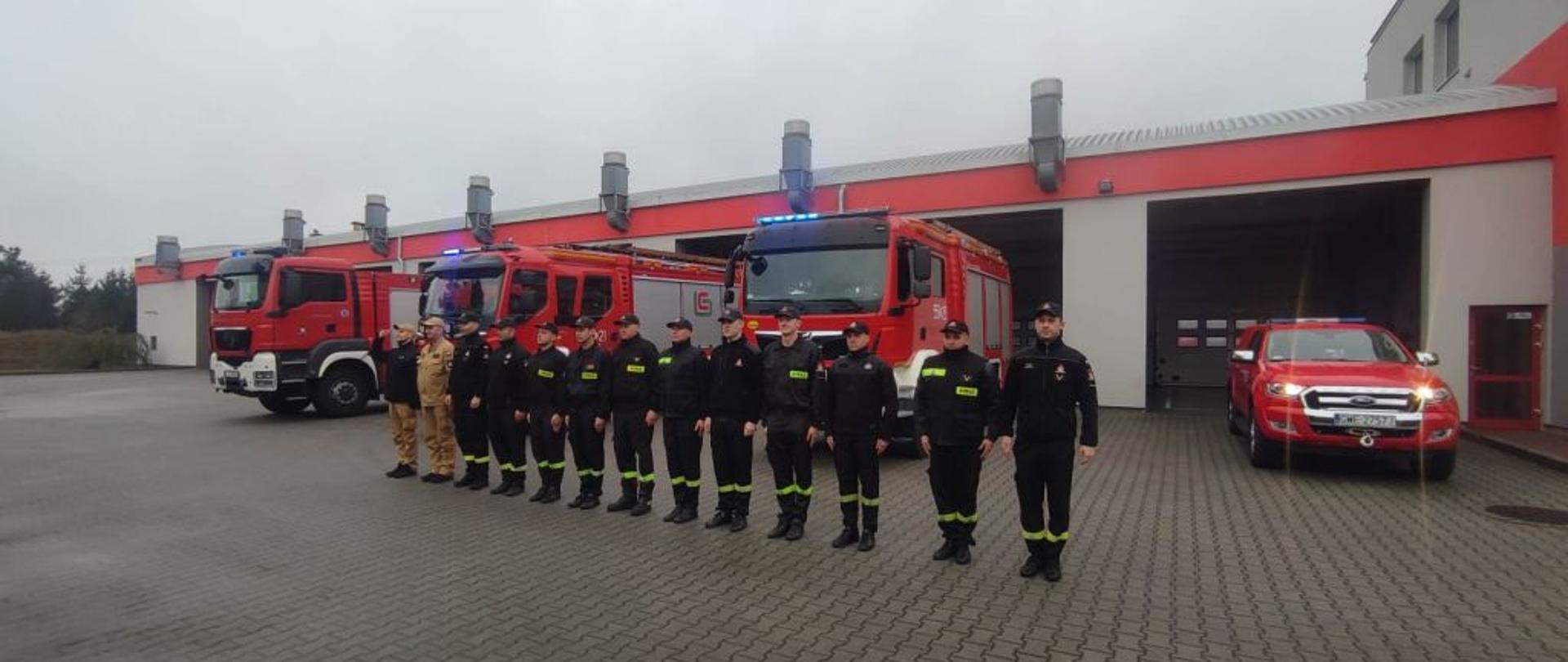 strażacy oddają hołd tragicznie zmarłemu ratownikowi medycznemu