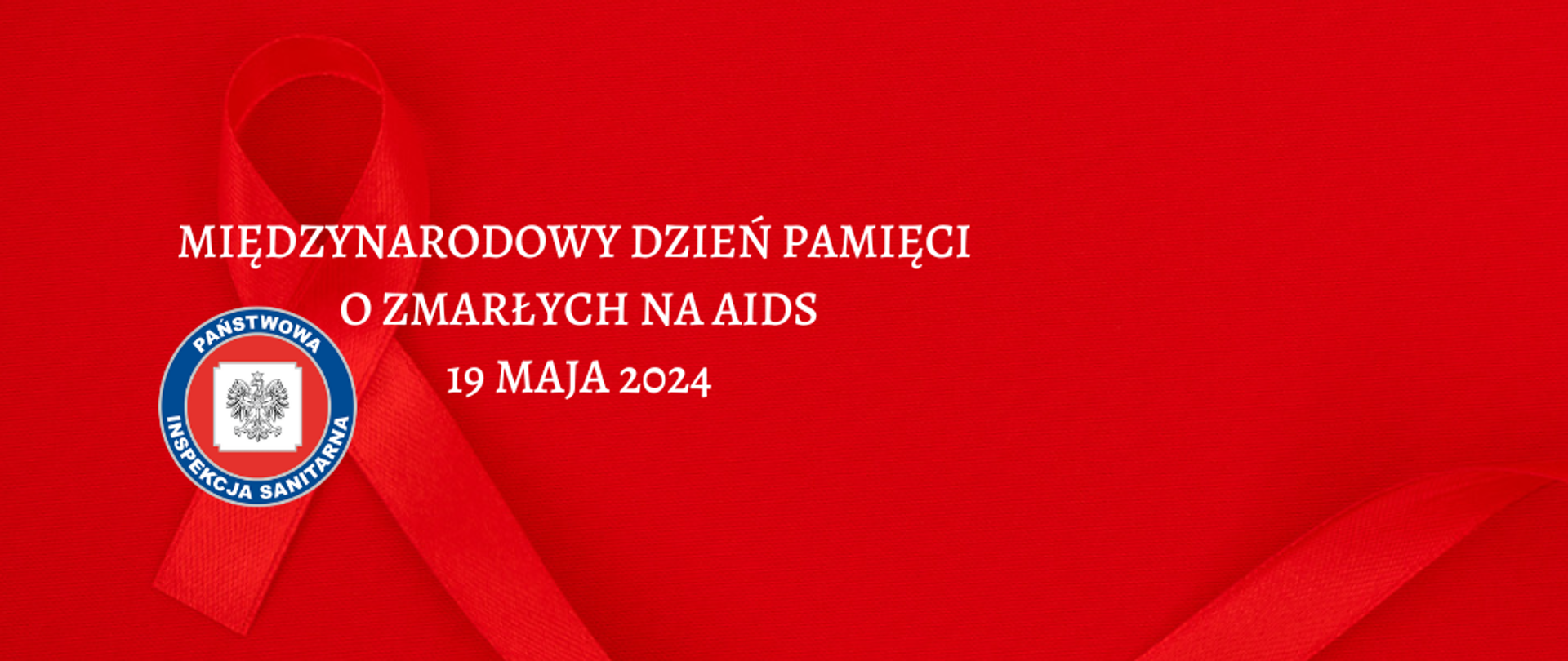 Biały napis na czerwonym tle: Międzynarodowy Dzień Pamięci o Zmarłych na AIDS 19 Maja 2024
