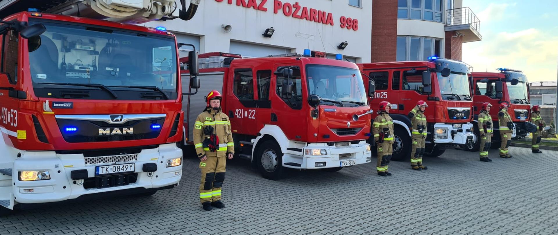1. Kazimierscy strażacy oddali hołd ofiarom katastrofy smoleńskiej