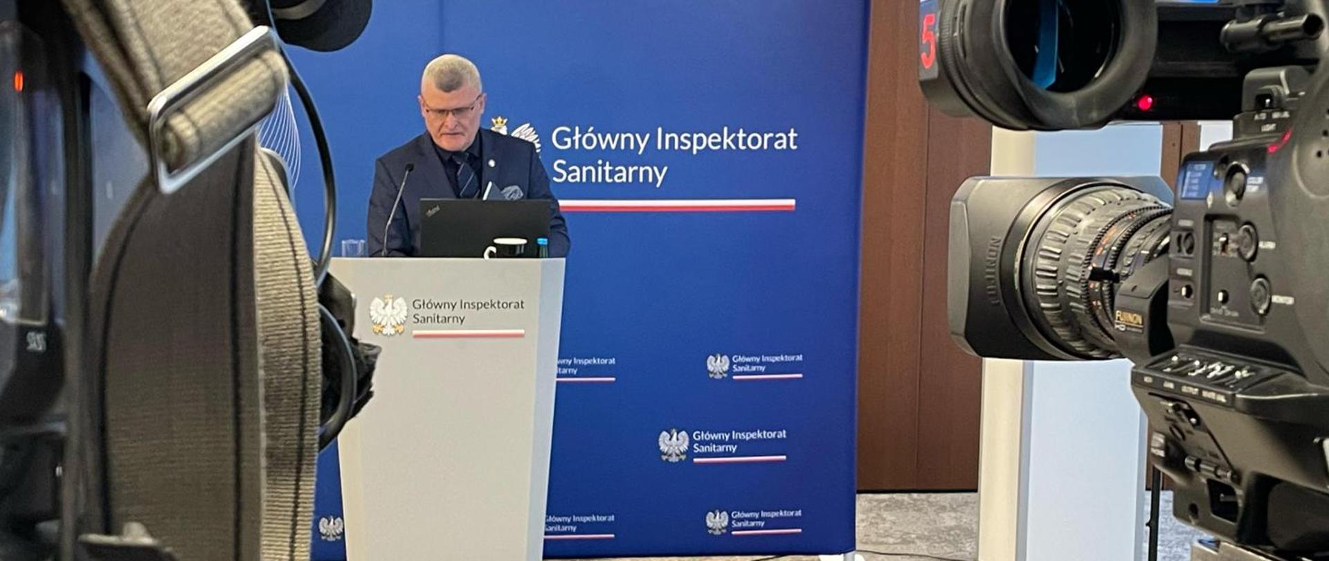 Główny Inspektor Sanitarny dr n. med. Paweł Grzesiowski podczas briefingu prasowego, który odbył się 18.02.2025 r. w GIS.