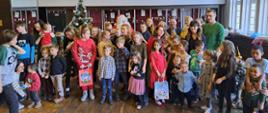 Jak co roku dzieci z rodzin polskich i polonijnych z Belgradu, Nowego Sadu, Vršca i Niszu uczęszczające do Szkoły Polonijnej w Belgradzie spotkały się ze Świętym Mikołajem. 