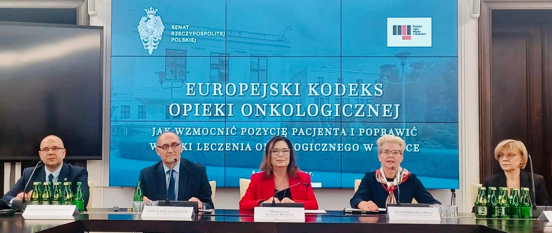 Zdjęcie przedstawia uczestników konferencji, od lewej: Bartłomiej Chmielowiec, prof. Jacek Jassem, Małgorzata Kidawa Błońska, Beata Małecka-Libera, Dorota Korycińska. 