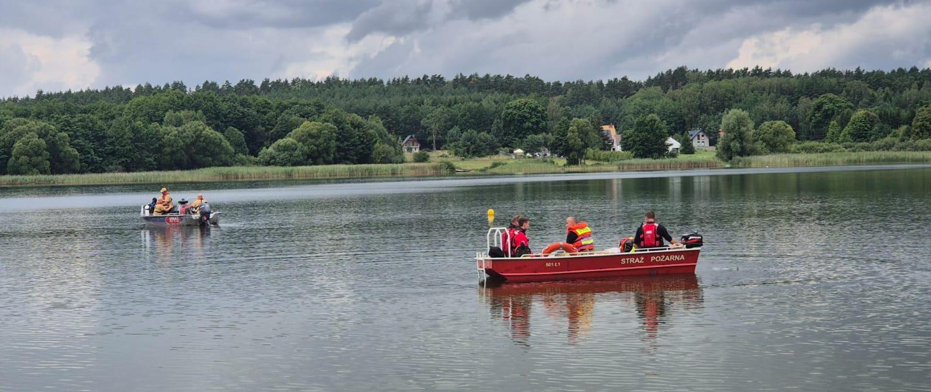 Poszukiwania osób nad jeziorem Kownatki z udziałem dwóch łodzi