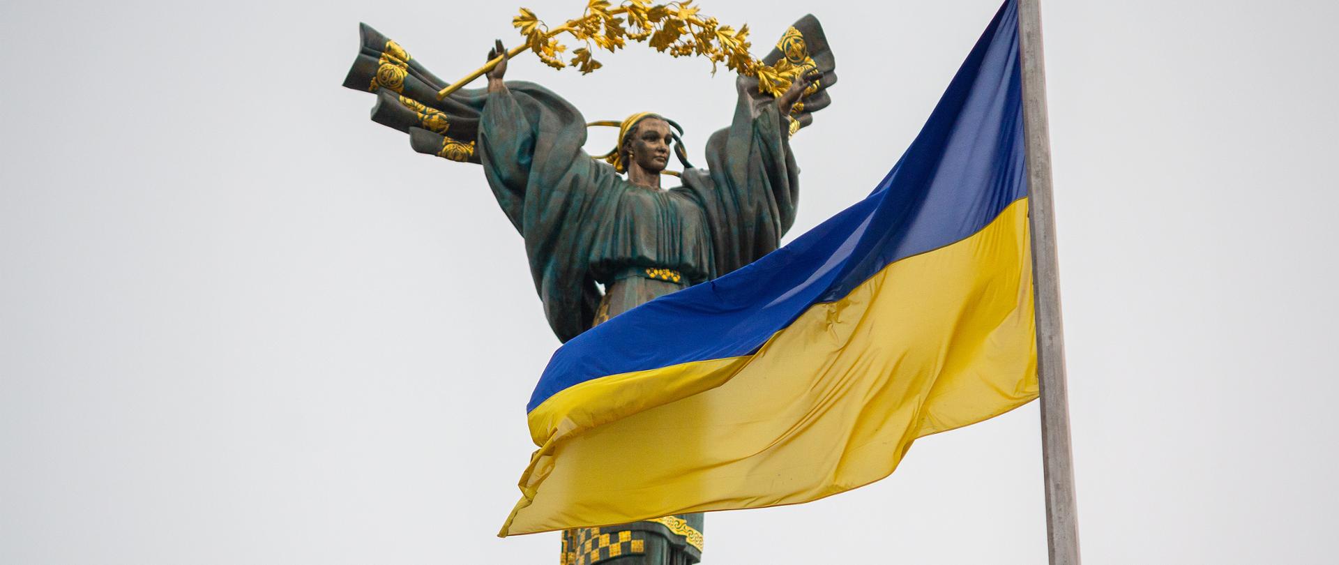 Independence monument and ukrainian flag in Kiev. Ukraine