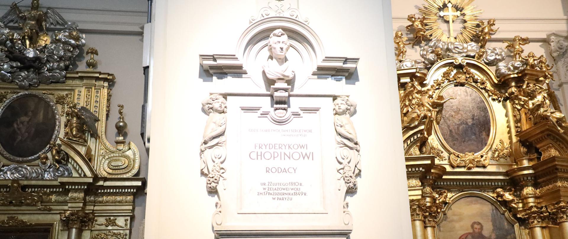 Przedstawiciele Ministerstwa Kultury i Dziedzictwa Narodowego i Sportu oraz Narodowego Instytutu Fryderyka Chopina składają kwiaty pod sercem kompozytora w Bazylice Świętego Krzyża w Warszawie. 