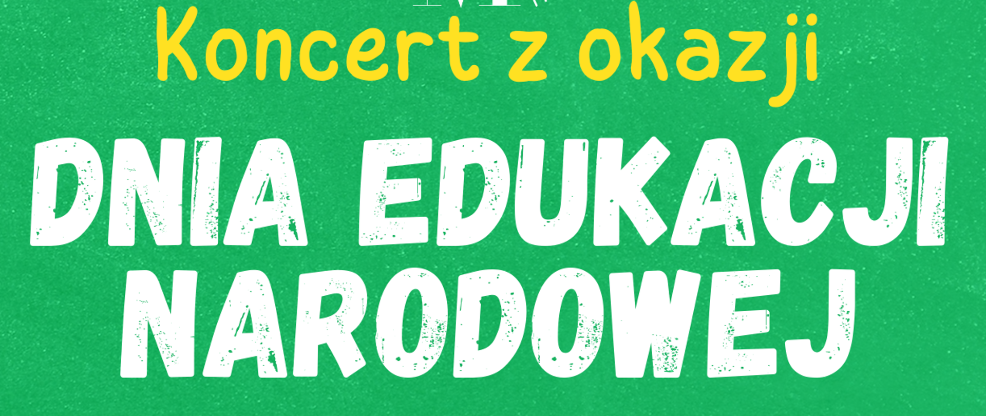 Grafika w zielonym tle przedstawiająca na górze ozdobne flagi biało-czerwone, z widocznymi w tle i przenikającymi nutami muzycznymi, a na dole znajduje się ułożony stos książek. W tle znajdują się napisy: "Koncert z okazji Dnia Edukacji Narodowej oraz pasowanie na ucznia szkoły, 10 października 2024 r. o godz. 16.00, aula PSM".