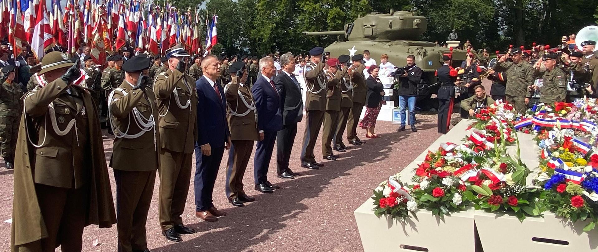 W daniach 24-25 sierpnia podsekretarz stanu w MON Stanisław Wziątek, reprezentując ministra obrony narodowej wziął udział w uroczystościach 80. rocznicy zakończenia walk w kotle Falaise – Chamois, w których udział brała 1 Dywizja Pancerna generała Maczka, wchodzącej w skład 1. Armii Kanadyjskiej.