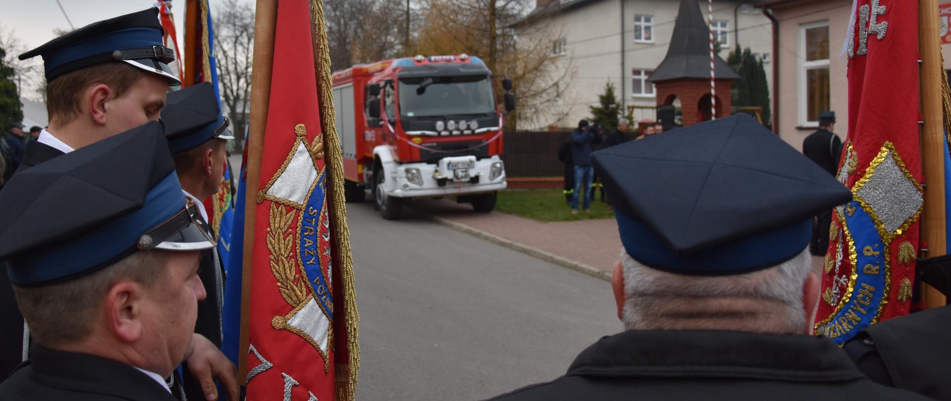 Przekazanie samochodu gaśniczego OSP Miedzna.