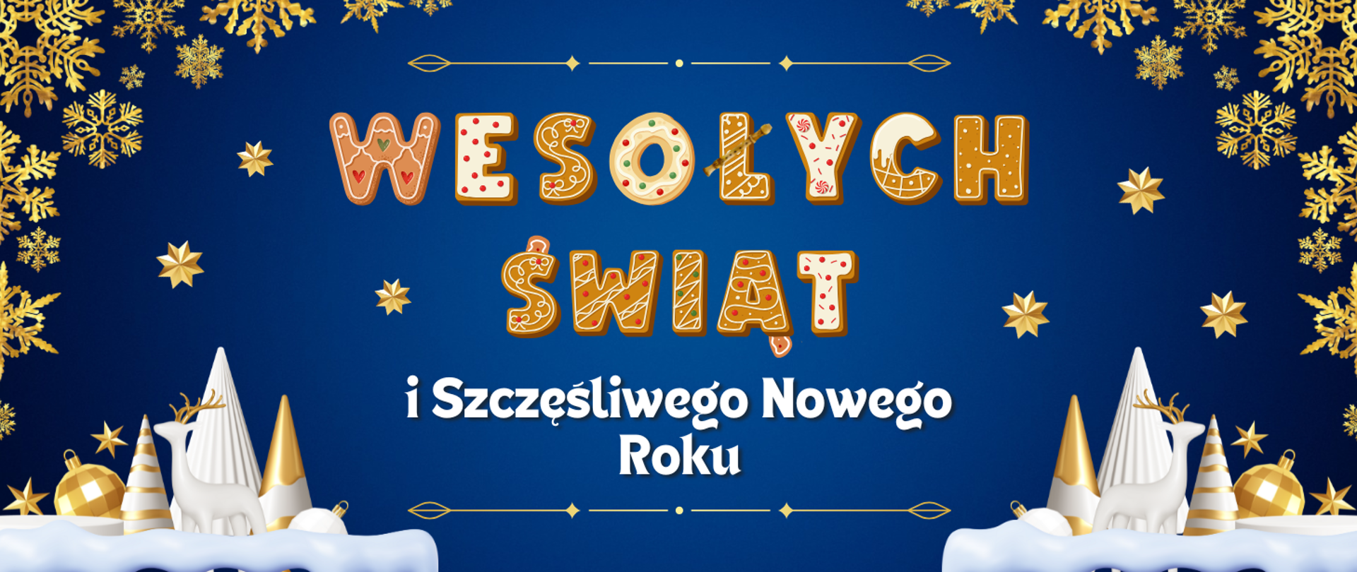 Na granatowym tle widnieje napis "Wesołych Świąt i Szczęśliwego Nowego Roku" w świątecznej stylizacji. Słowa "Wesołych Świąt" są wykonane na kształt piernikowych ciastek, ozdobionych kolorowym lukrem i świątecznymi wzorami. Wokół napisu znajdują się złote śnieżynki oraz gwiazdki. Na dole po obu stronach znajdują się dekoracje: białe i złote choinki, ceramiczny biały jeleń oraz bombki, wszystko na tle imitacji śniegu.