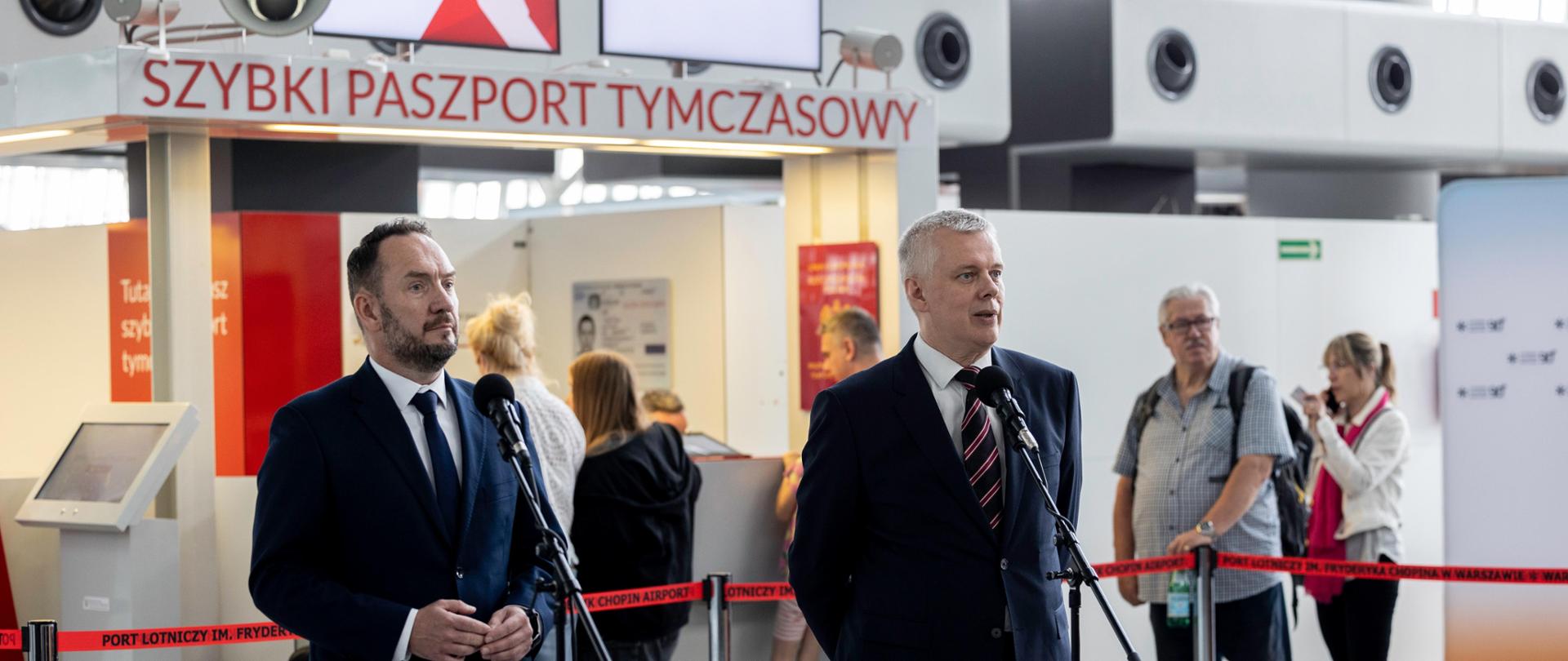 punktu tymczasowego wydawania paszportów na Lotnisku Chopina w Warszawie 