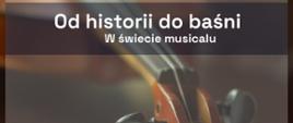 Plakat promujący koncert Filharmonii Narodowej w centralnej części zawiera tytuł koncertu, tj. „Od historii do baśni. W świecie musicalu." W górnych rogach plakatu załączone są logotypy Filharmonii Narodowej oraz PSM I st. im. Jana Sebastiana Bacha w Grajewie. W prawym dolnym rogu widnieje data koncertu oraz godzina - 20.01.2025, godz. 15.30. Tło plakatu wypełnia grafika na której widnieją skrzypce leżące na nutach.
