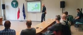Inspektorzy transportu drogowego z Poznania przeprowadzili szkolenie dla funkcjonariuszy Służby Więziennej z Wielkopolski