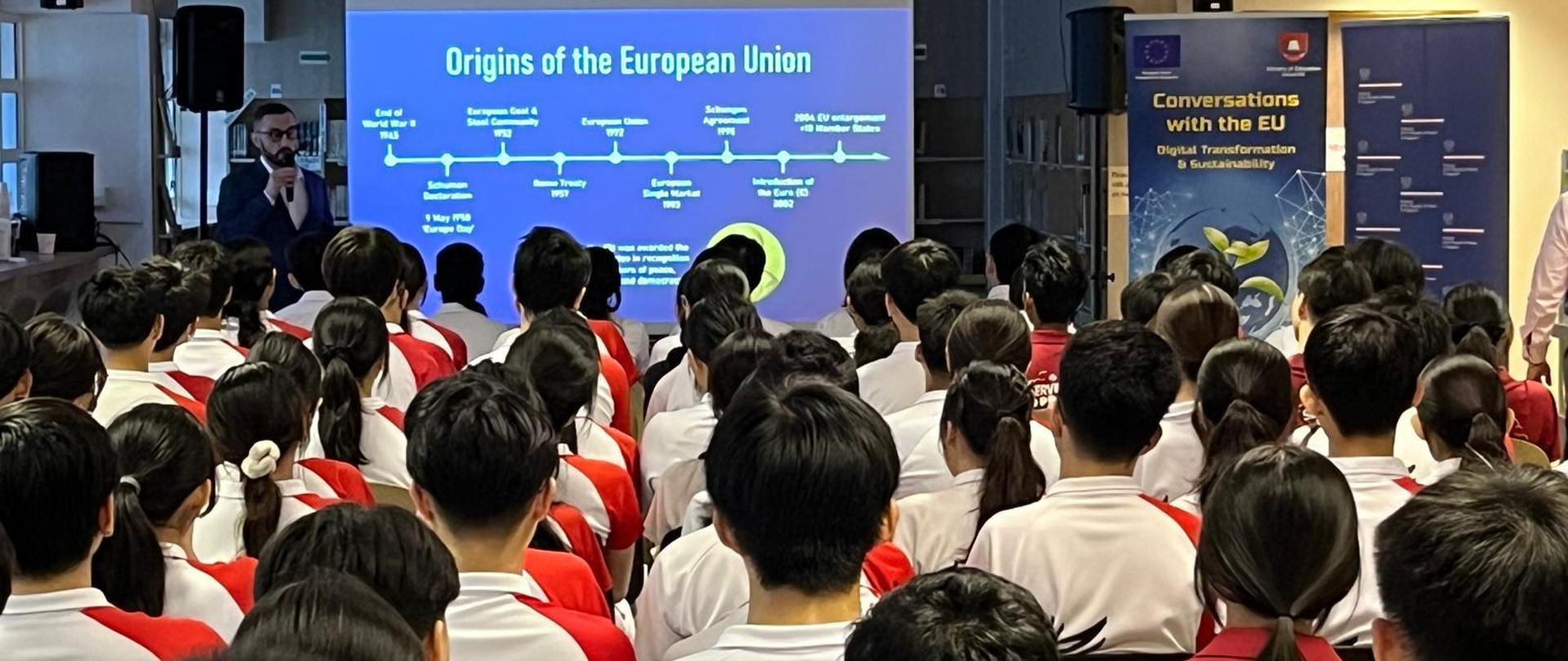 EU@School at Yuying Secondary School - II Secretary of the Ambasady, Wojciech Wątły on UE history and its role in the international arena.