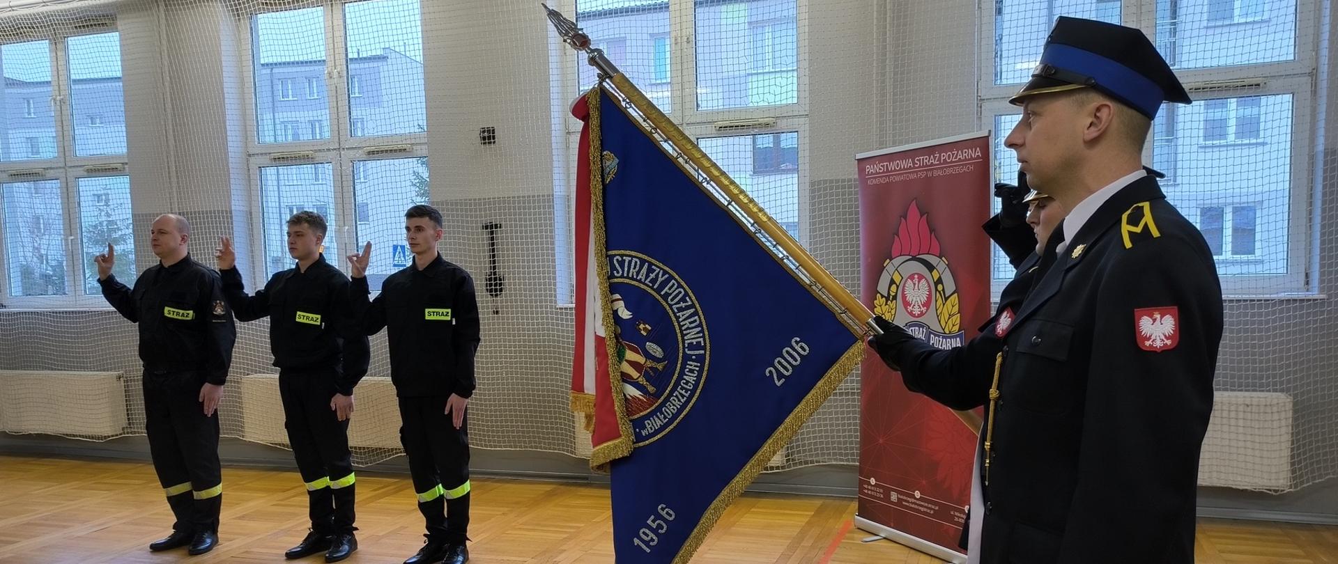 Ślubowanie nowych strażaków w KP PSP w Białobrzegach