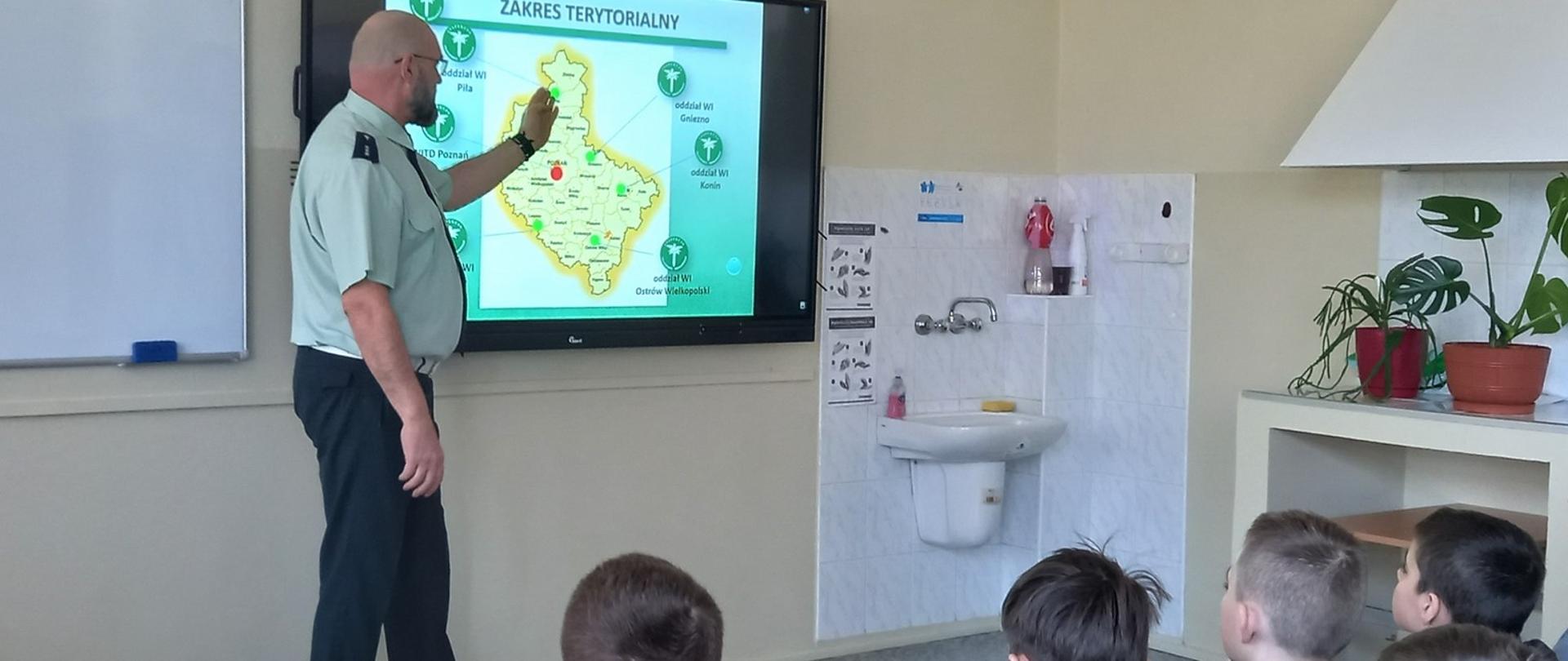 Inspektorzy z Konina gościli w trzech szkołach podstawowych powiatu kolskiego 