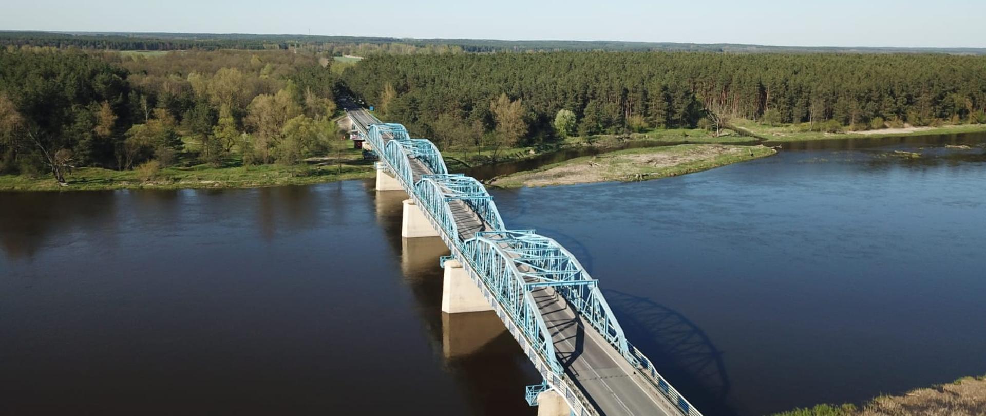 Most drogowy przez rzekę Bug, z góry, z lotu ptaka