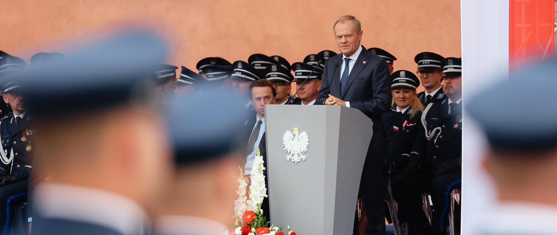 Premier Donald Tusk podczas Centralnych Obchodów Święta Policji. 