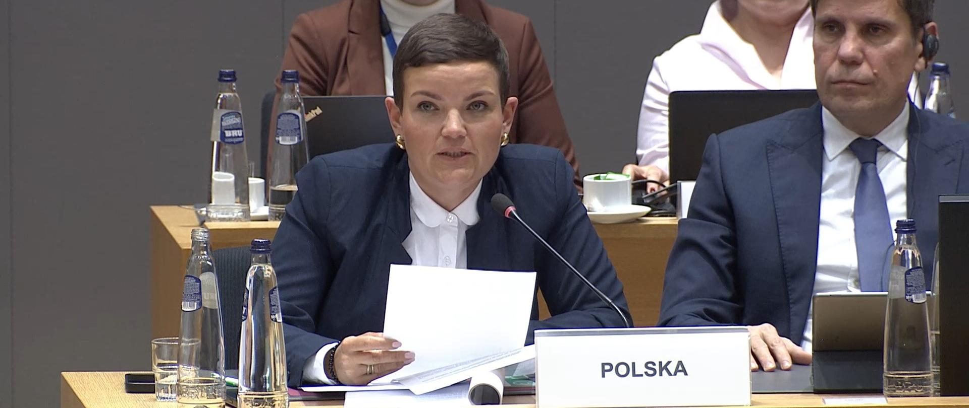 Wiceministra M. Cienkowska podczas posiedzenia Rady EU, fot. MKiDN