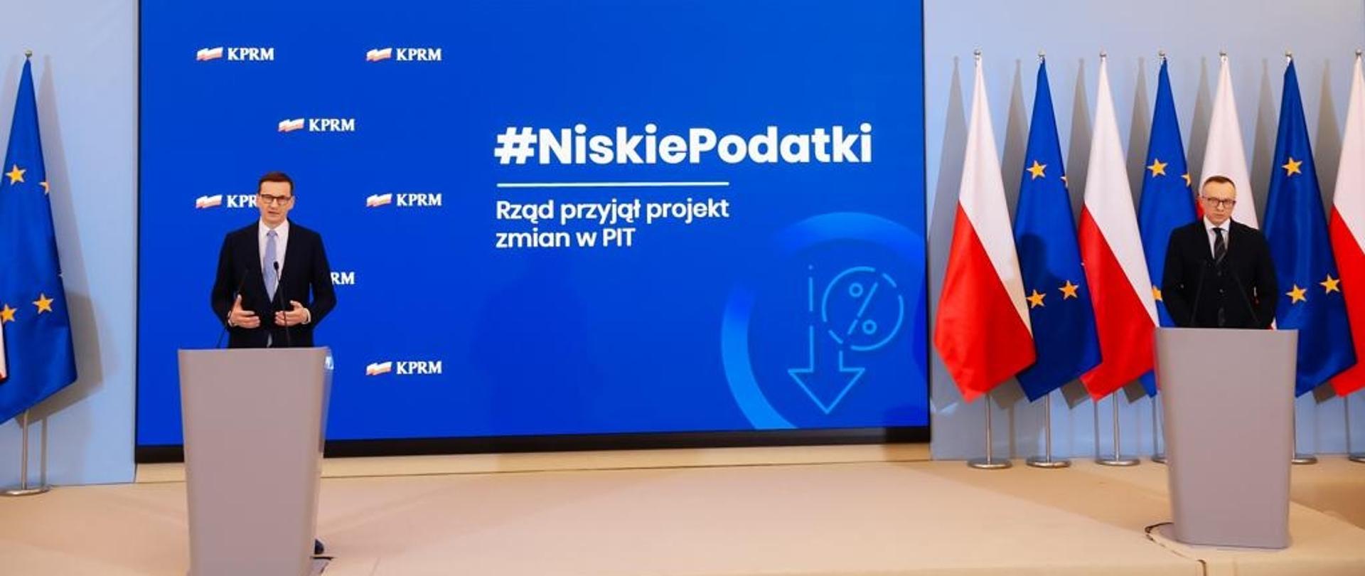 Premier Mateusz Morawiecki i wiceminister finansów Artur Soboń