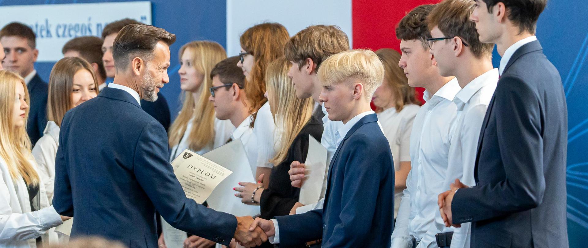 Uroczyste zakończenie roku szkolnego w II Liceum Ogólnokształcącym w Białymstoku